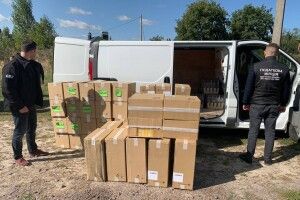На Волині правоохоронці вилучили партію фальсифікованих цигарок і коньяку на мільйон гривень (Фото)