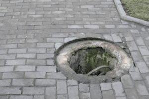 Від Ані Лорак у Чернівцях залишилася лише діра (Фото) 