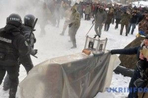 Внаслідок сутичок під Верховною Радою України постраждало уже 14 правоохоронців.