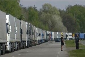 Блокування портів спровокувало колапс на сухопутних ПП: найбільші черги – на Волині 