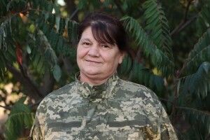 «Гуцулка Ксеня» з Волині на передовій не дає схуднути бійцям ні на грам