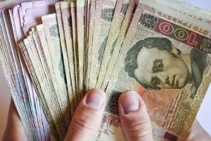 Як в Україні змінився розмір зарплати за пів року: найбільш прибуткові професії
