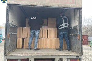 На Волині затримали вантажівку, яка нелегально везла за кордон 25 тисяч пачок цигарок