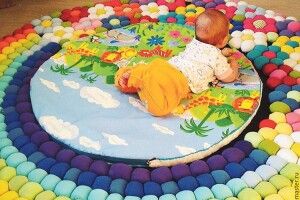 Веселий килимок для малюка