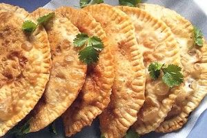 Пісні чебуреки з картоплею і черемшею