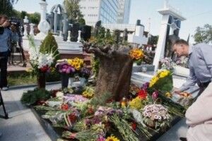 Богдану Ступці відкрили пам'ятний знак