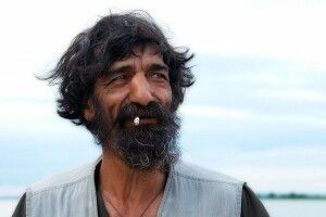 На Волині бабуся повертається до своєї хати: а там – вже господарюють цигани