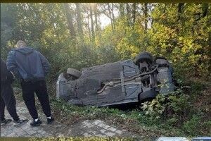 У Луцькому районі від потужного удару автівка злетіла у кювет