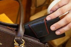 Волинянці повернули вкрадену сумку. Але без грошей