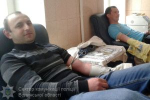 Ковельські поліцейські рятували постраждалих у ДТП власною кров’ю (фото)