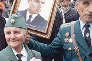 СЕСІЮ ПЕРЕНЕСЛИ, БАНДЕРУ НЕ ЗАХИСТИЛИ