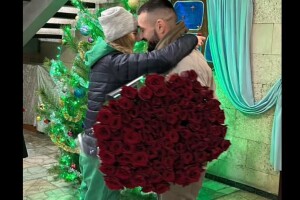 Непереможна сила кохання: звільнена з полону дівчина-морпіх заручилася (Відео, фото)