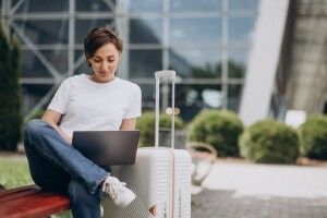 Робота за кордоном для жителів м. Луцьк 2026 на Jooble: топ-країни, зарплати та як знайти вакансію без посередників