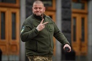 Сьогодні з'явилося нове відео із живим та усміхненим Залужним