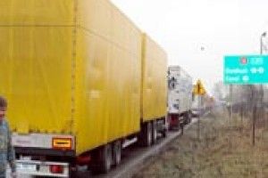 ГІГАНТСЬКА ЧЕРГА В ДОРОГУСЬКУ