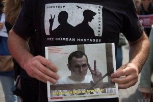Російський режисер зі сльозами на очах закликав підтримати Сенцова (Відео)