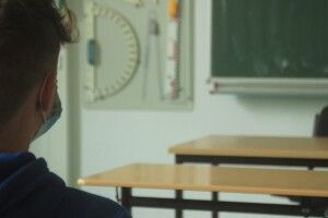 Школяр пригостив однокласників самогоном в туалеті: двоє – в реанімації