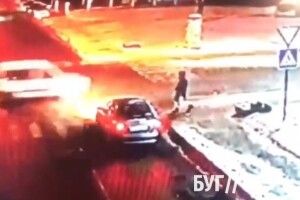 У місті на Волині авто наїхало на дівчинку: просять впізнати водія (Відео)