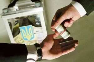 Поліція перевіряє чи справді в Рожищі представники одного із кандидатів платили людям за голосування 