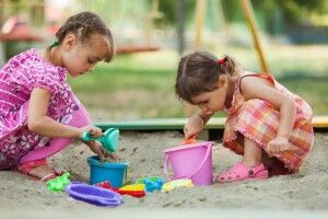 У луцькому дворі діти не мають де гратися. Владу просять звернути увагу