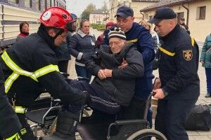 До Луцька привезли жителів геріатричного пансіонату з Харківщини (Фото)