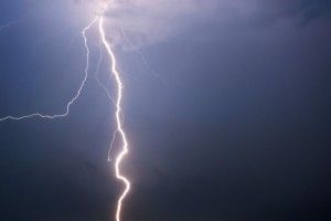 Учора на Рівненщині блискавка підпалила будинок і декілька сараїв