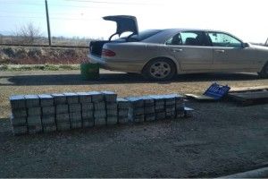 Тютюнові вироби на кордоні знайшли в колесах, в матрацах та під одягом подорожувальника (Фото)