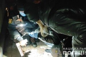 Пробиті легені і перерізане горло: вночі перехожі знайшли вбитого чоловіка (Фото)