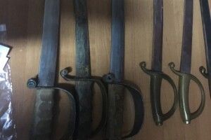 В Ягодині вилучили шаблю в італійця