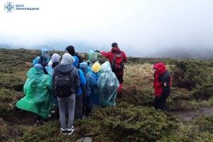 Рятувальники розшукали групу школярів, які заблукали у Карпатах