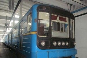 Київський метрополітен… вирішив продати два вагони
