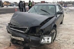 Біля Луцька «лоб у лоб» зіткнулися легковик і позашляховик (Фото)