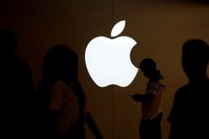 Apple розробляє смартфон з увігнутим екраном і функцією безконтактного управління