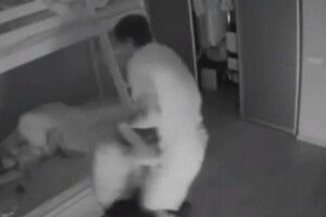 «Татку, не треба!»: чоловік побив дружину на очах у дітей (Відео 18+)