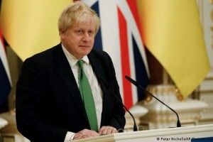 Джонсон у привітанні з Великоднем заговорив українською (Відео)