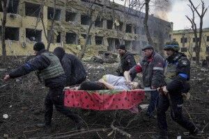 Знімки з Маріуполя. Український фотограф Євген Малолєтка став переможцем World Press Photo
