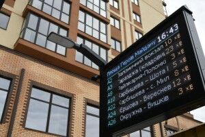 У Луцьку тимчасово не працюють електронні табло на зупинках через російську атаку у Києві