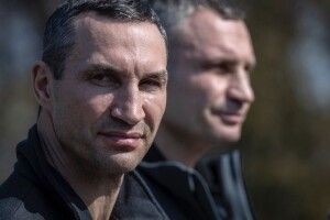 Запхає свій пояс у відро з кров'ю: ультиматум Кличка через боксерів із Росії