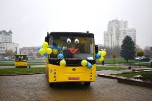 «Богдан моторс» передав для шкіл Волині 15 модернізованих автобусів (Фото)