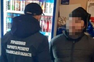 На вулиці Шевченківській чоловік із пістолетом захопив магазин