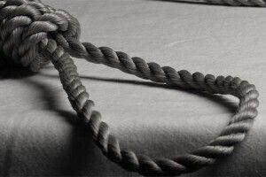 Рівнянина знайшли повішеним у власній домівці