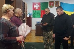 Батькам загиблого Героя з Волині вручили нагороду сина