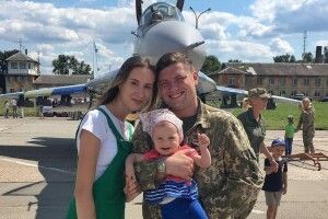 Вдова загиблого льотчика з Луцька просить дати чоловіку звання Героя України