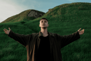 Пивоваров створив нову версію української співанки «Ой на Горі» (Відео)