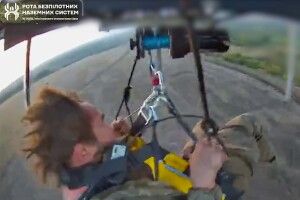 За участі волинської бригади: вперше у світі бійця евакуювали повітряним дроном (Відео)
