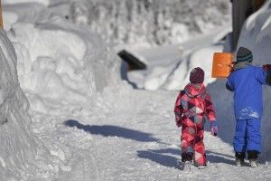Європу засипає снігом. В деяких районах життя паралізоване (фото)
