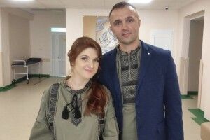 Звільнену з полону Мар'яну Мамонову виписали з Луцького перинатального. Привітати її прибула ще одна колишня полонена