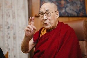 Якщо нічого не можна зробити, тоді просто приймаємо, – Далай-лама про коронавірус