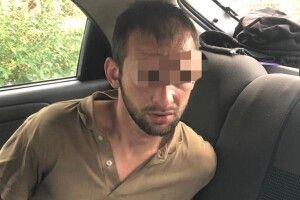 28-річний чоловік зарізав рідну сестру, двох квартирантів, а також намагався зарізати рідну матір