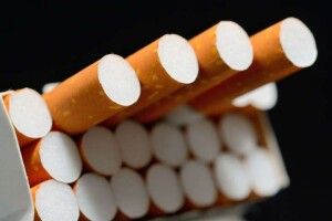 На Волині податківці вилучили «липові» цигарки... прямо в магазині